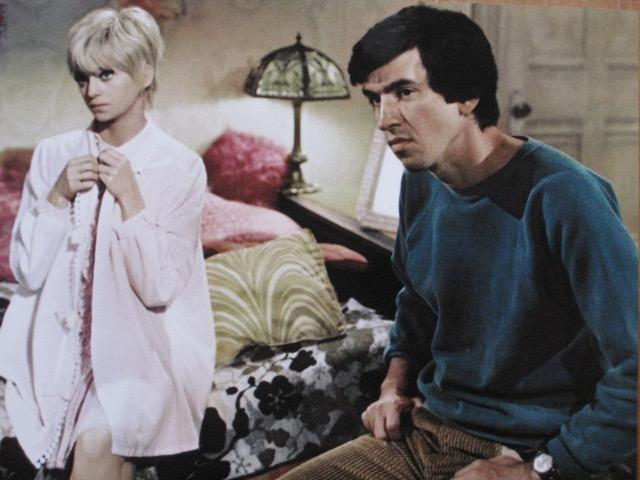 Rick Lenz and Goldie Hawn in a still shot from Cactus Flower.